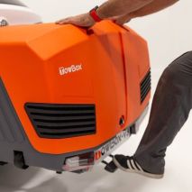 ΜΠΑΓΚΑΖΙΕΡΑ ΚΟΤΣΑΔΟΡΟΥ 400 LT TOWBOX V3 SPORT ORANGE (ΠΟΡΤΟΚΑΛΙ) ΜΕ LED ΦΑΝΑΡΙΑ Auto Moto Tyres 