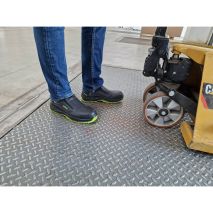 Πιστοποιημένα Παπούτσια Ασφαλείας Εργασίας Hybrid από την Euroroutier σε μέγεθος EU43/UK9 σε Μαύρο με Πράσινο Lime Χρώμα με Αναδιπλούμενη Φτέρνα για να Φοριούνται ως Παπούτσια ή ως Σαμπό Auto Moto Tyres 