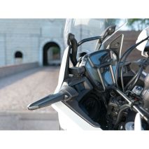 Αδιάβροχος Φορτιστής Κινητού Trek X 12/24V 48W της σειράς Optiline με 2 θύρες USB Type A και USB Type C, Καλώδιο 180 cm, Βύσμα SAE και Ακροδέκτες, Ασφάλεια, Αδιαβροχοποίηση IPX6, συμβατό με Βάσεις Στήριξης, Θήκες ή Αντάπτορες Κινητού Optiline Auto Moto Tyres 