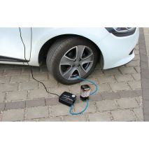 ΚΟΜΠΡΕΣΕΡ ΑΕΡΑ ΕΛΑΣΤΙΚΩΝ 12V 450ml ΜΕ ΥΓΡΟ ΕΠΙΣΚΕΥΗΣ 450ml ΜΑΝΟΜΕΤΡΟ ΚΑΙ ΜΕΤΡΗΤΗ ΠΙΕΣΗΣ (ΧΡΟΝΟΣ 7min) Auto Moto Tyres 