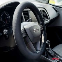 ΚΑΛΥΜΜΑ ΤΙΜΟΝΙΟΥ VELOUR 37/39cm ΜΑΥΡΟ AMIO - 1 Τεμ. Auto Moto Tyres 