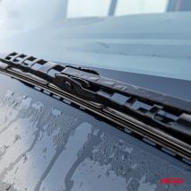 ΥΑΛΟΚΑΘΑΡΙΣΤΗΡΑΣ ΦΟΡΤΗΓΟΥ ΜΕ 4 ΑΝΤΑΠΤΟΡΕΣ 700mm /28'' AMIO - 1 Τεμ. Auto Moto Tyres 