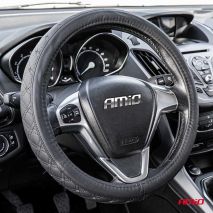 ΚΑΛΥΜΜΑ ΤΙΜΟΝΙΟΥ ΑΠΟ ΔΕΡΜΑ (S) 35-37cm SWC-51-S ΣΕ ΜΑΥΡΟ ΧΡΩΜΑ ΜΕ ΜΑΥΡΕΣ ΡΑΦΕΣ AMIO - 1 Τεμ. Auto Moto Tyres 