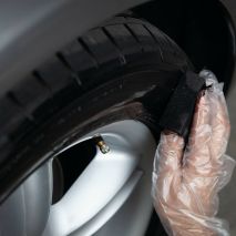 KIT ΑΝΑΝΕΩΣΗΣ ΚΑΙ ΠΡΟΣΤΑΣΙΑΣ ΕΛΑΣΤΙΚΩΝ ΣΕ ΜΑΥΡΟ ΧΡΩΜΑ QUIXX 75ml Auto Moto Tyres 