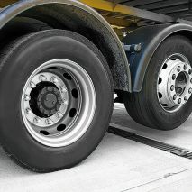 ΚΑΠΑΚΙΑ ΠΑΞΙΜΑΔΙΩΝ / ΜΠΟΥΛΟΝΙΩΝ ΦΟΡΤΗΓΟΥ ΠΛΑΣΤΙΚΑ ΧΡΩΜΙΟΥ (ΜΥΤΕΡΑ) 27mm 8ΤΕΜ. Auto Moto Tyres 