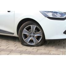 ΚΟΜΠΡΕΣΕΡ ΑΕΡΑ ΕΛΑΣΤΙΚΩΝ 12V 450ml ΜΕ ΥΓΡΟ ΕΠΙΣΚΕΥΗΣ 450ml ΜΑΝΟΜΕΤΡΟ ΚΑΙ ΜΕΤΡΗΤΗ ΠΙΕΣΗΣ (ΧΡΟΝΟΣ 7min) Auto Moto Tyres 