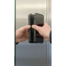 Αυτοκόλλητη, Μαγνητική Βάση Στήριξης Κινητού Mag Surface της σειράς Optiline για Κάθετες και Οριζόντιες, Λείες, Επίπεδες Επιφάνειες με 34 μαγνήτες και 2 αυτοκόλλητα, μεταλλικά δακτυλίδια Auto Moto Tyres 