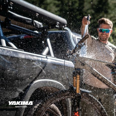 ΔΕΞΑΜΕΝΗ ΝΕΡΟΥ ROADSHOWER MD 26L YAKIMA ΓΙΑ ΜΠΑΡΕΣ ΟΡΟΦΗΣ Auto Moto Tyres 