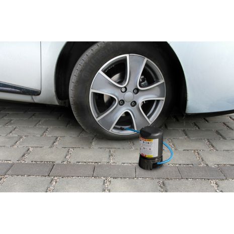 ΚΟΜΠΡΕΣΕΡ ΑΕΡΑ ΕΛΑΣΤΙΚΩΝ 12V 450ml ΜΕ ΥΓΡΟ ΕΠΙΣΚΕΥΗΣ 450ml ΜΑΝΟΜΕΤΡΟ ΚΑΙ ΜΕΤΡΗΤΗ ΠΙΕΣΗΣ (ΧΡΟΝΟΣ 7min) Auto Moto Tyres 