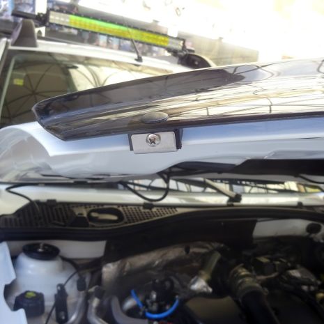 ΑΝΕΜΟΘΡΑΥΣΤΗΣ ΚΑΠΩ ΑΥΤΟΚΙΝΗΤΟΥ ΓΙΑ DACIA DUSTER 2010-2018 ΑΠΟ ΕΥΚΑΜΠΤΟ ΦΙΜΕ ΠΛΑΣΤΙΚΟ HEKO - 1 ΤΕΜ. Auto Moto Tyres 