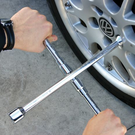 ΣΠΑΣΤΟΣ ΣΤΑΥΡΟΣ ΓΙΑ ΜΠΟΥΛΟΝΙΑ Auto Moto Tyres 