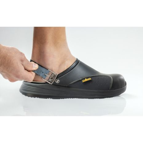 Πιστοποιημένα Παπούτσια Εργασίας σε στυλ Σαμπό Work Slipper από την Euroroutier σε μέγεθος EU44/UK10 σε Μαύρο Χρώμα με Λευκές Ραφές και Λουράκι Αστραγάλου Auto Moto Tyres 