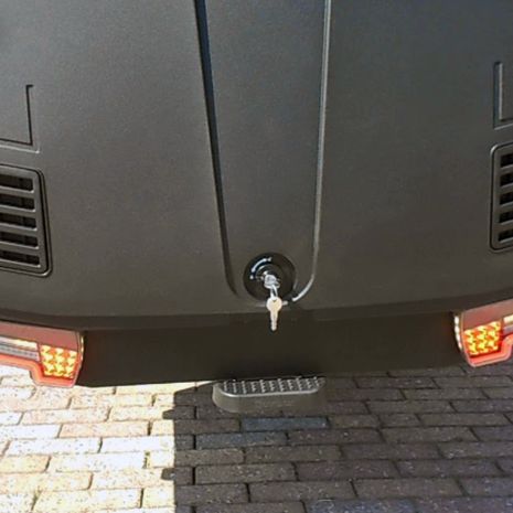 ΜΠΑΓΚΑΖΙΕΡΑ ΚΟΤΣΑΔΟΡΟΥ 400 LT TOWBOX V3 URBAN BLACK (ΜΑΥΡΟ) ΜΕ LED ΦΑΝΑΡΙΑ Auto Moto Tyres 