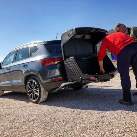 ΜΠΑΓΚΑΖΙΕΡΑ ΚΟΤΣΑΔΟΡΟΥ 400 LT TOWBOX V3 CLASSIC GREY (ΓΚΡΙ) ΜΕ LED ΦΑΝΑΡΙΑ Auto Moto Tyres 