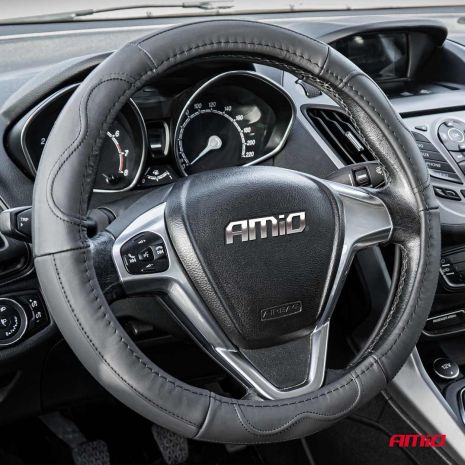 ΚΑΛΥΜΜΑ ΤΙΜΟΝΙΟΥ ΑΠΟ ΤΕΧΝΟΔΕΡΜΑ 37-39CM SWC-49-Μ ΣΕ ΜΑΥΡΟ ΧΡΩΜΑ ΜΕ ΜΑΥΡΕΣ ΡΑΦΕΣ AMIO - 1 ΤΕΜ. Auto Moto Tyres 