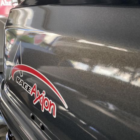 ΜΠΑΓΚΑΖΙΕΡΑ ΟΡΟΦΗΣ RACE AXION 420L 89.02.A ΣΕ ΑΝΘΡΑΚΙ ΜΕΤΑΛΛΙΚΟ ΧΡΩΜΑ ΜΕ ΓΥΑΛΙΣΤΕΡΗ ΥΦΗ (145 X 94 X 42 cm) - 1 ΤΕΜ. Auto Moto Tyres 