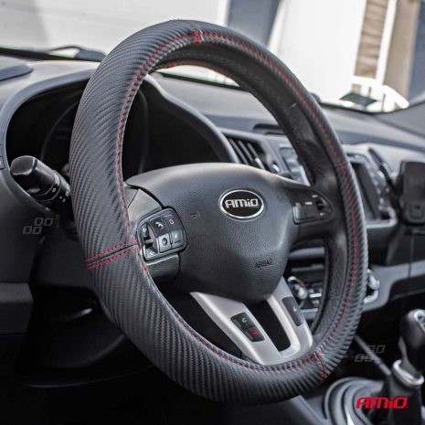 ΚΑΛΥΜΜΑ ΤΙΜΟΝΙΟΥ SWC-38 M 37-39cm ΣΕ ΜΑΥΡΟ CARBON ΧΡΩΜΑ ΜΕ ΚΟΚΚΙΝΗ ΡΑΦΗ ΑΜΙΟ - 1 ΤΕΜ. Auto Moto Tyres 