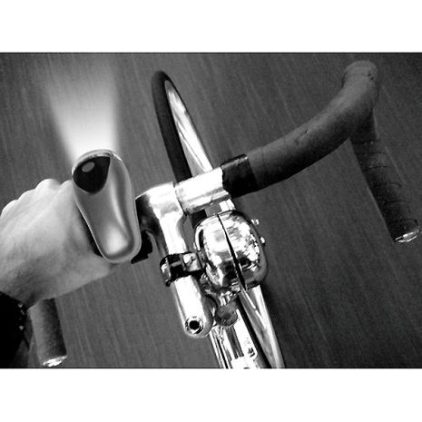 ΦΑΝΑΡΙ ΠΟΔΗΛΑΤΟΥ ΕΜΠΡΟΣ (4 LED) Auto Moto Tyres 