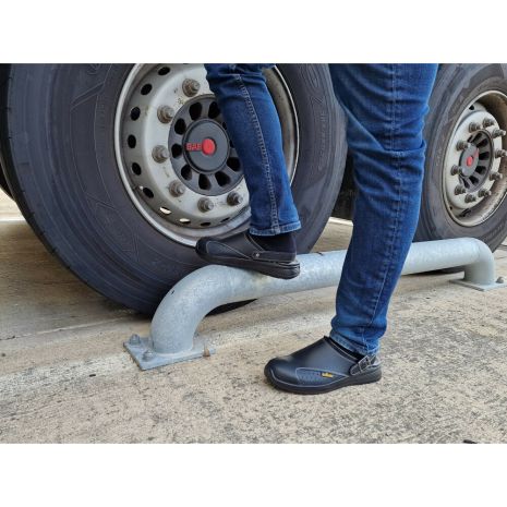 Πιστοποιημένα Παπούτσια Εργασίας σε στυλ Σαμπό Work Slipper από την Euroroutier σε μέγεθος EU43/UK9 σε Μαύρο Χρώμα με Λευκές Ραφές και Λουράκι Αστραγάλου Auto Moto Tyres 