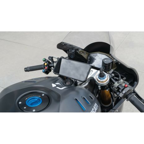 Βάση Στήριξης Κινητού Panigale της σειράς Titan Optiline για τις Βίδες στην Μίζα στο Τιμόνι Μηχανής Panigale 899, 959, V2, 1199, 1299, V4 με σύστημα Duolock, συμβατή με Θήκες ή Αντάπτορες Κινητού Optiline Auto Moto Tyres 