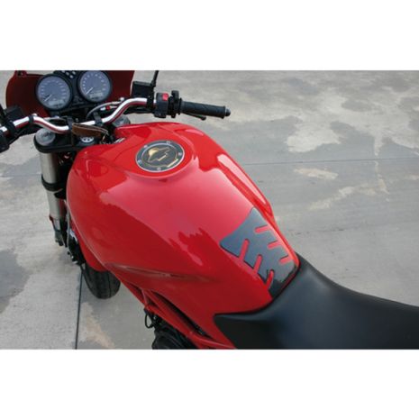 ΑΥΤΟΚΟΛΛΗΤΟ ΤΑΠΑΣ ΒΕΝΖΙΝΗΣ ΓΙΑ ΜΗΧΑΝΗ DUCATI CARBON (5 ΤΡΥΠΕΣ) Auto Moto Tyres 
