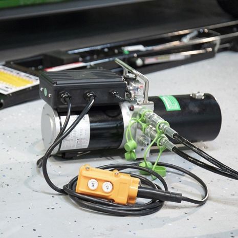 ΦΟΡΗΤΟ ΑΝΥΨΩΤΙΚΟ ΑΥΤΟΚΙΝΗΤΩΝ ΧΑΜΗΛΗΣ ΑΝΥΨΩΣΗΣ QUICKJACK™ BL-7000EXT - 3.175kg Auto Moto Tyres 